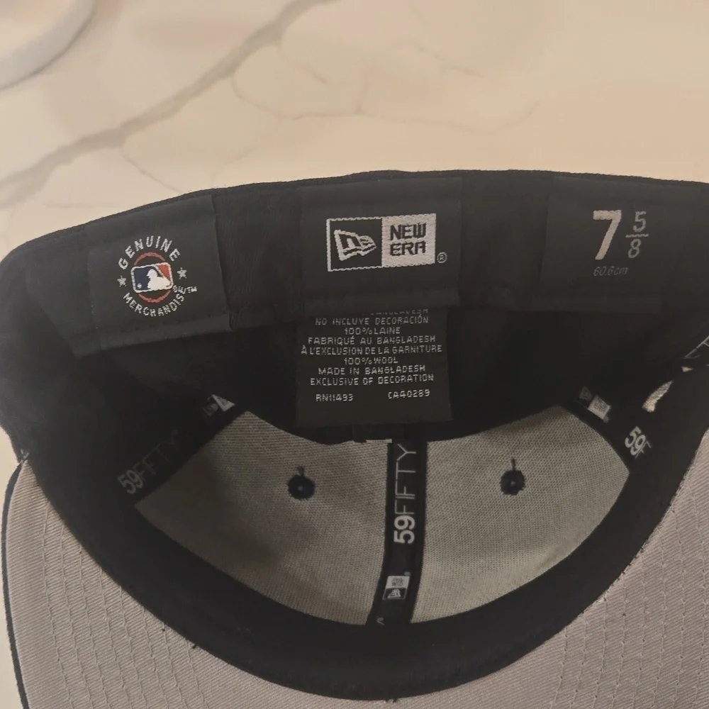 New Era Yankees Empire State Embroidered Baseball Cap Black White Size 7 5/8